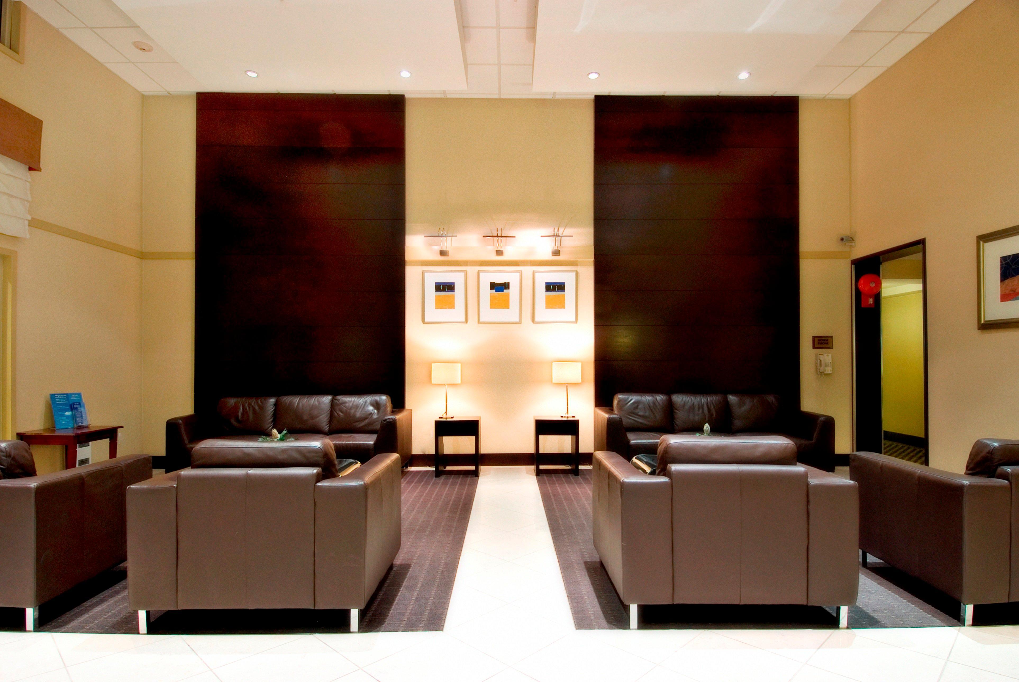 Holiday Inn Express And Suites Surrey By Ihg Exterior foto