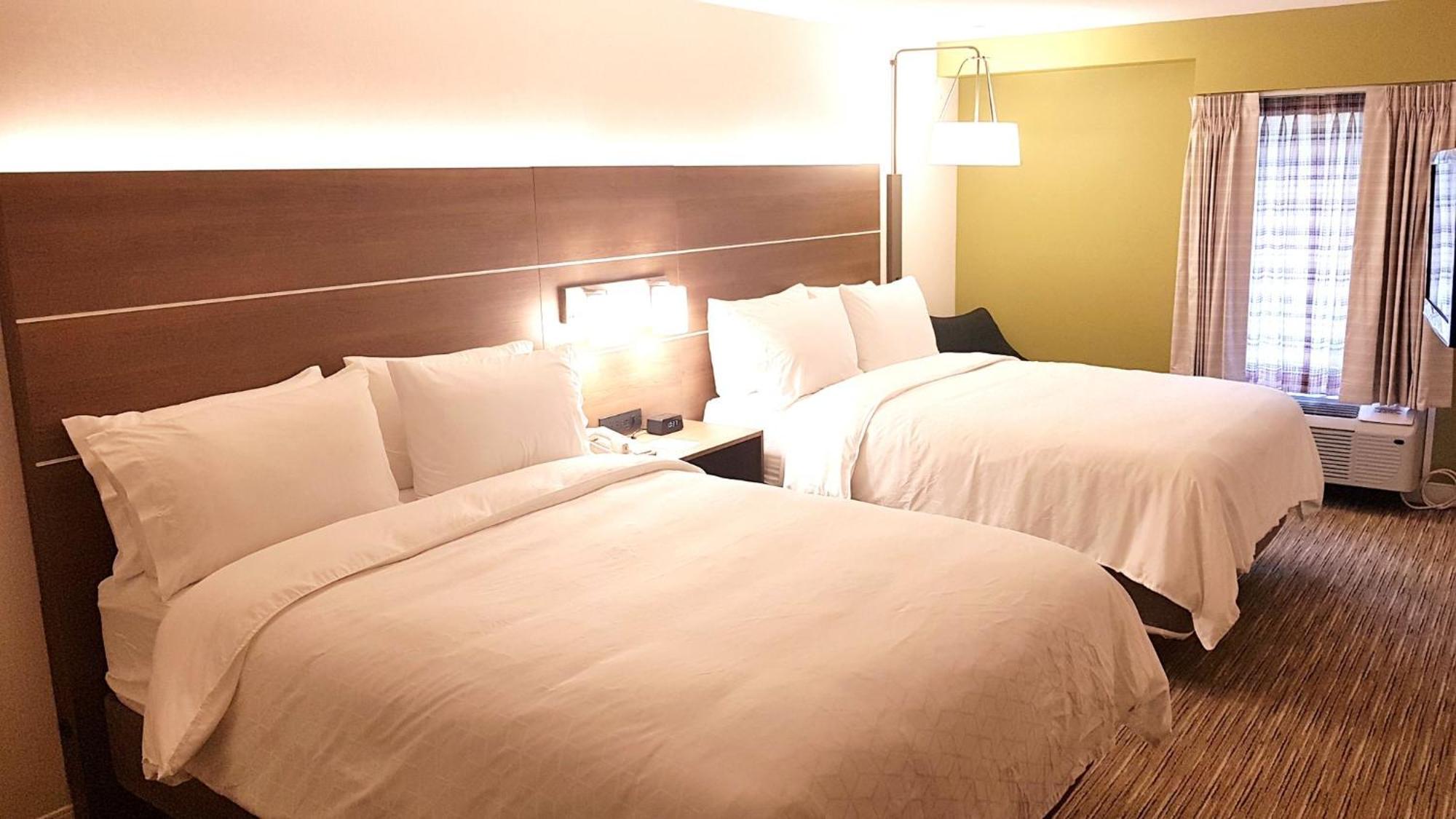 Holiday Inn Express And Suites Surrey By Ihg Exterior foto