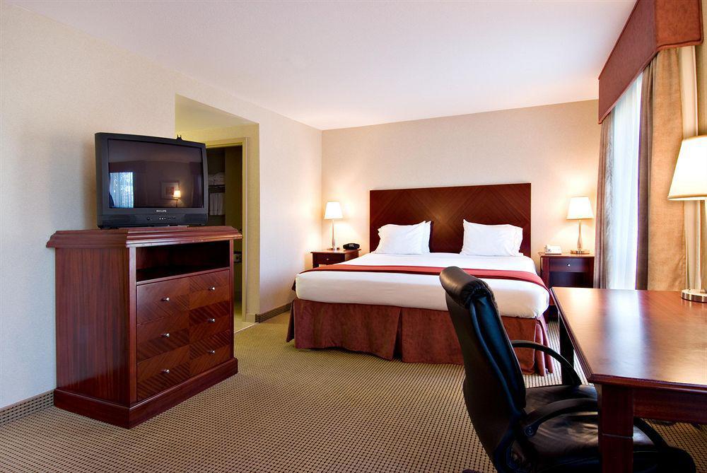 Holiday Inn Express And Suites Surrey By Ihg Quarto foto